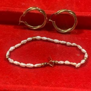 Beautiful 14k gold earrings and bracelet lot.